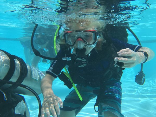 bubble maker Experiencing scuba diving