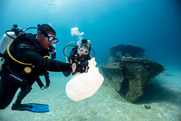 Collecting a plastic bag from the bottom of the sea